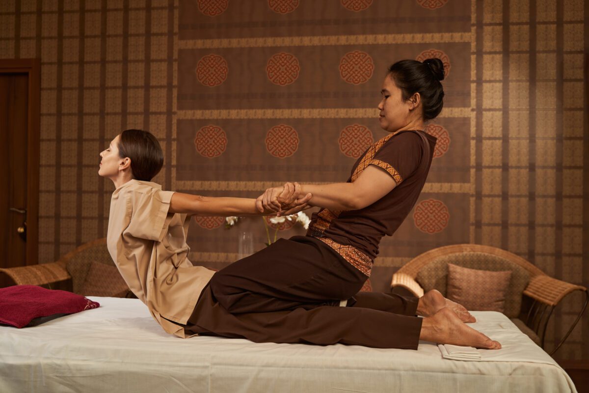 Generation - Traditionelle Thai-massage & Wellness Traditionelle Thai-Massage: Ablauf, Bekleidung und Wirkung